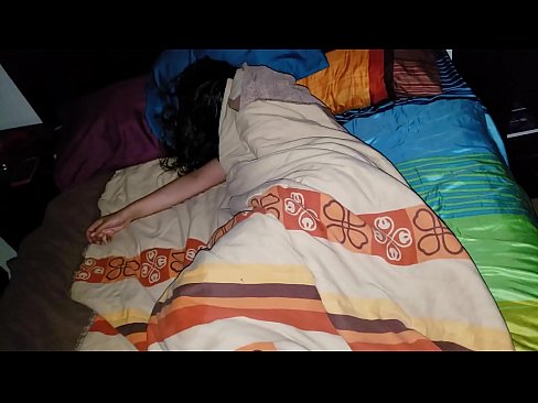 ❤️ Stepson nga gibadlong ang iyang batan-ong ina-ina samtang siya natulog. Sex sa amon ☑